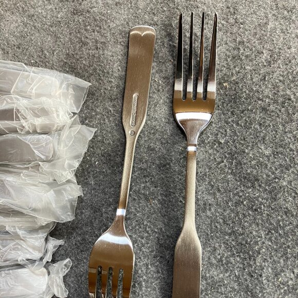 New Vintage Brand Ware SET of 17 Dinner Forks Minimalistic Style Stainless Steel - Picture 2 of 3